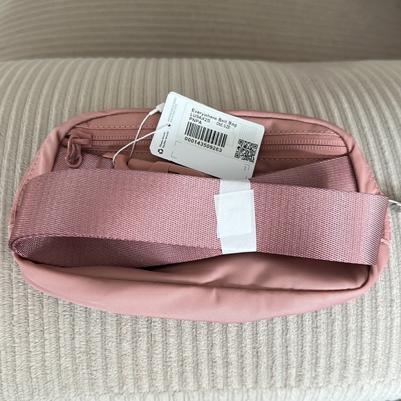 🆕️ LULULEMON EVERYWHERE BELT BAG (PINK PASTEL) - Picture 3 of 3